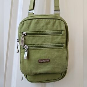 Lime green baggallini crossbody with tons of pockets